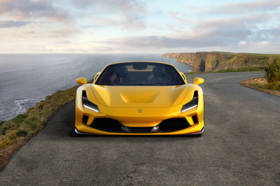 En dat is open Ferrari nummer twee: de F8 Spider