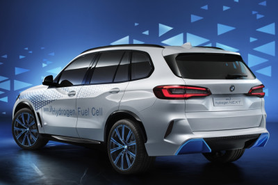 BMW i Hydrogen NEXT ademt alleen maar waterdamp uit