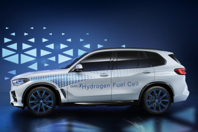 BMW i Hydrogen NEXT ademt alleen maar waterdamp uit