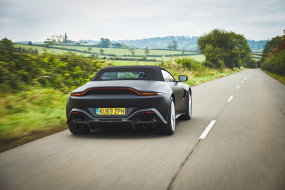 Aston Martin Vantage Roadster wacht met smart op de lente