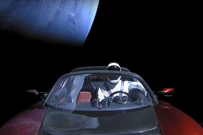 Tesla Roadster van Elon Musk komt aan bij planeet Mars