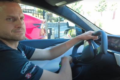 VIDEO - Dit is waarom het Knight Rider-stuurtje van Tesla niet werkt