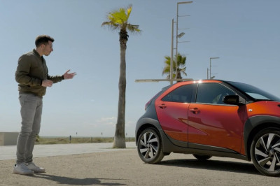 VIDEO - Toyota Aygo X review: wie heeft er nou zitplek op de achterbank nodig?