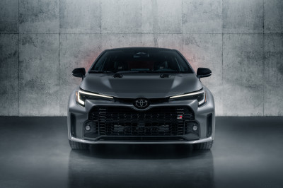 BAM!!! Drie uitlaten (!) en 300 pk voor de knotsgekke Toyota GR Corolla