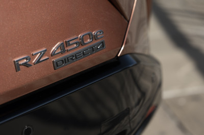 Review: Lexus RZ 450e steekt middelvinger op naar EV-haters