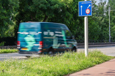 Is een bestelwagen huren handig om zero-emissiezones binnen te komen?