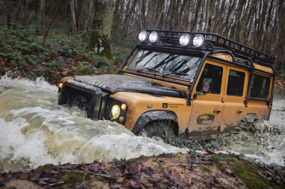 Oude Land Rover Defender kan geen afscheid nemen, gaat weer in productie