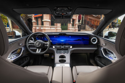 TEST In deze Mercedes red je levens vanuit je luie stoel