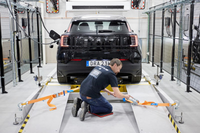 Hè, waarom rijdt deze nieuwe Volvo-baas in een Tesla?