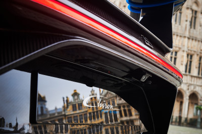 Bugatti Chiron in het hol van de CO2-leeuw