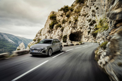 TEST - Audi Q8 E-Tron laadt sneller en rijdt verder, maar heeft nog één waardeloze optie