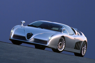 Oh nee, Alfa Romeo komt met een supercar. Niet doen, jongens!