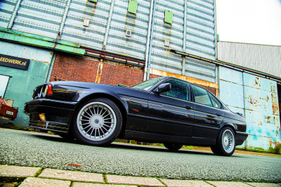 Classic Cars Magazine - Baas van de autobahn in de Alpina B10 Bi-Turbo