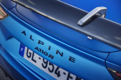 Alpine A110 R (2023) test: zoveel verschil maakt 34 kilo bij een sportwagen