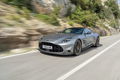 Aston Martin Vanquish (2025) test: elegante Brit laat zelfs Ferrari zweten