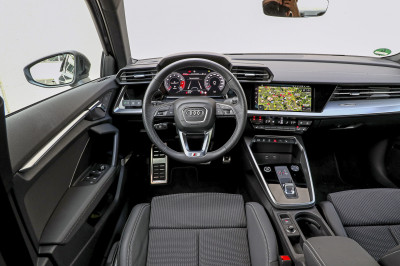 Auto’s met kont! Compacte sedans van Audi en BMW getest op ruimte en comfort
