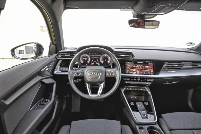 Test Audi A3 Sportback, Mercedes A-klasse, Seat Leon: zoveel ruimte kost het accupakket van een plug-in hybride
