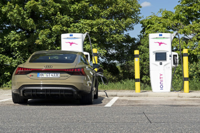Met je elektrische auto op vakantie? Deze EV's kunnen het best tegen hitte