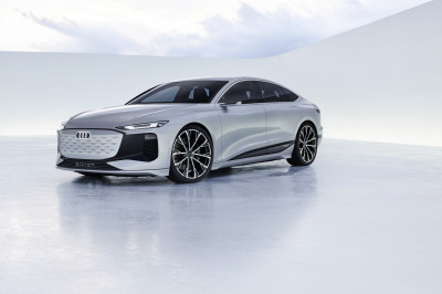 Elektrische Audi A6 E-Tron Concept projecteert videogames op de muur