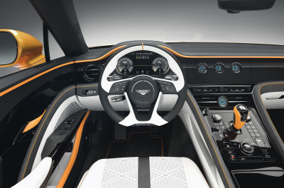 Reken even mee: 6 exemplaren van de Bentley Bacalar x 1,5 miljoen euro is ...