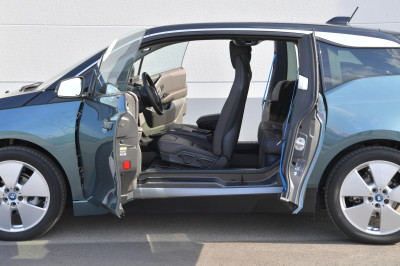 Test elektrische stadsauto’s: BMW i3 is na 8 jaar op de markt nog steeds sjiek de friemel