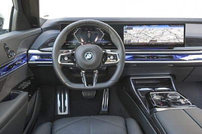TEST - Waarom de BMW i7 het ultieme genotsmiddel voor luxepoezen is
