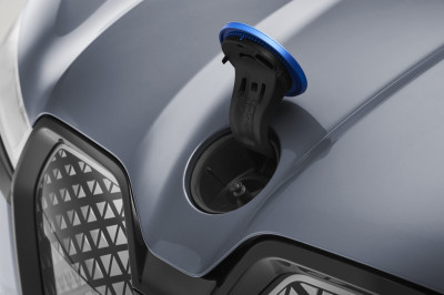 Elektrische BMW iX M60 is sneller dan zijn controversiële schaduw