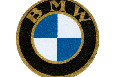 Het BMW-logo is geen propeller! Maar wat is het dan wel?