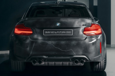 Graffiti-arties Futura zet zijn tag op de BMW M2 Competition