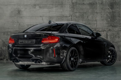 Graffiti-arties Futura zet zijn tag op de BMW M2 Competition
