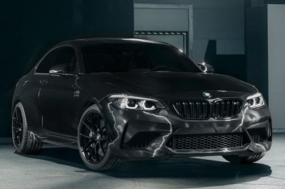 Graffiti-arties Futura zet zijn tag op de BMW M2 Competition