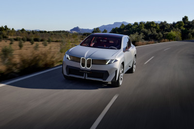 BMW blijft voorlopig lekker benzineauto's bouwen (die eruitzien als EV's)