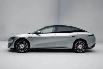 Nieuwe Chinese EV zet BMW en Mercedes voor schut met bizarre cijfers