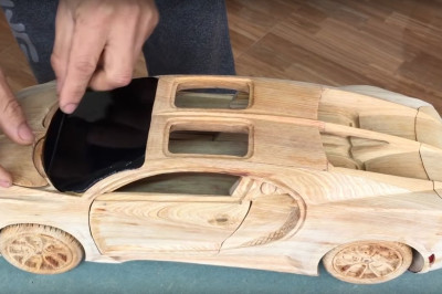 Youtuber zaagt, schuurt en beitelt Bugatti Chiron uit hout
