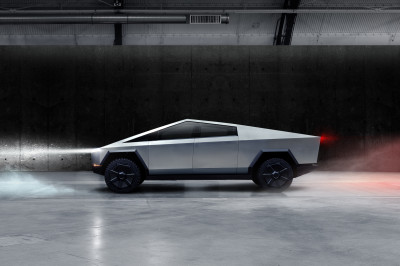 Zeg Elon Musk, waar blijven de Tesla Roadster en Cybertruck nou?