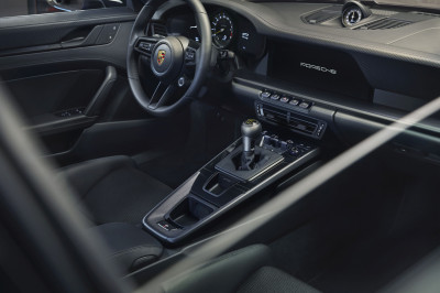 De Porsche 911 GT3 Touring is voor muurbloempjes die van sturen houden