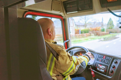 Hoe bestuur je een brandweerauto? Bavo Galama maakt zijn droom waar