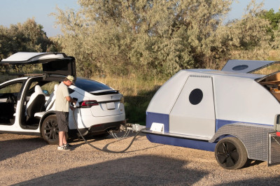 Deze caravan lost het grootste probleem van elektrische auto’s op