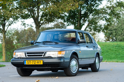 Erik over zijn Saab 900: "In jaren is hij stokoud, maar hij oogt en rijdt als nieuw"