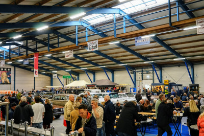 Waarom je je op dit oldtimerfestival op een ordinaire Paasmarkt waant