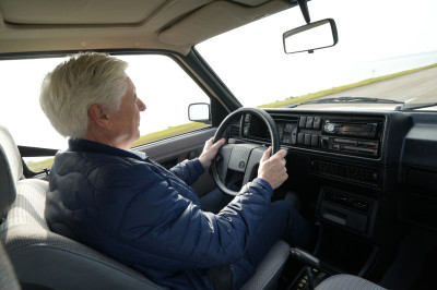 Frans rijdt zó met zijn 33 jaar oude Volkswagen Golf II naar Italië: "Daar gebeurt niks mee"