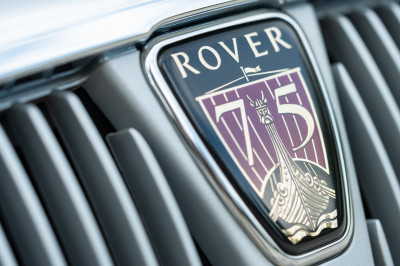 Tom over zijn Rover 75: "Volgens mijn vader geef ik meer geld uit aan water dan aan benzine"