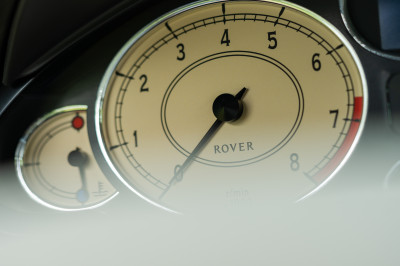 Tom over zijn Rover 75: "Volgens mijn vader geef ik meer geld uit aan water dan aan benzine"