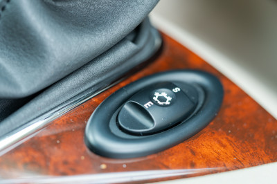 Tom over zijn Rover 75: "Volgens mijn vader geef ik meer geld uit aan water dan aan benzine"