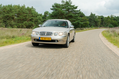 Tom over zijn Rover 75: "Volgens mijn vader geef ik meer geld uit aan water dan aan benzine"