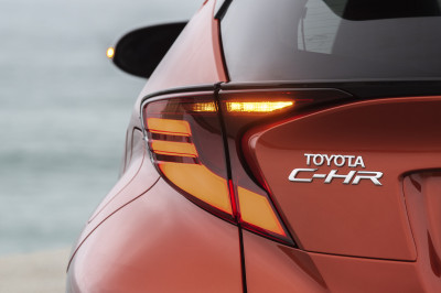 Eerste review Toyota C-HR 2.0 High Power Hybrid (2020)
