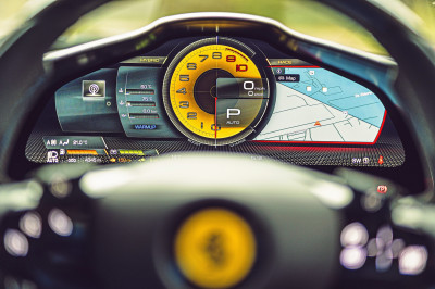 Welk sportwagenmerk bouwt de beste hybride auto? Ferrari of McLaren?