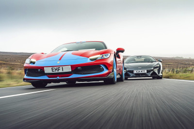 Welk sportwagenmerk bouwt de beste hybride auto? Ferrari of McLaren?