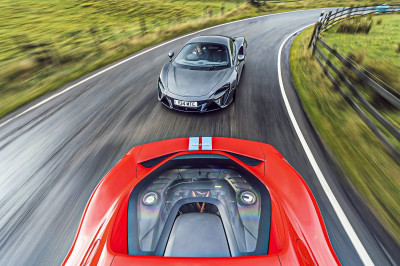Welk sportwagenmerk bouwt de beste hybride auto? Ferrari of McLaren?