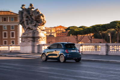 Eerste review: elektrische Fiat 500e doet eigenlijk alles goed